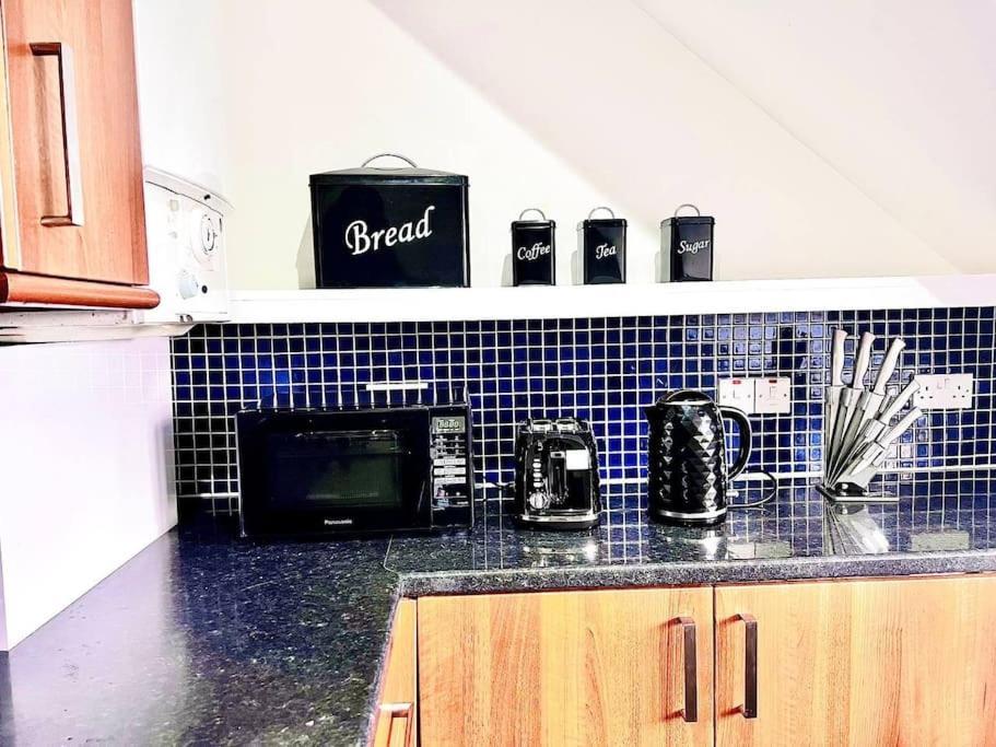 Crown House Two Bedroom Apartment Абърдийн Екстериор снимка