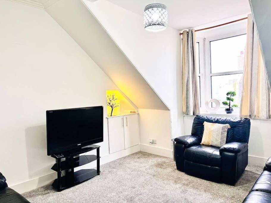 Crown House Two Bedroom Apartment Абърдийн Екстериор снимка