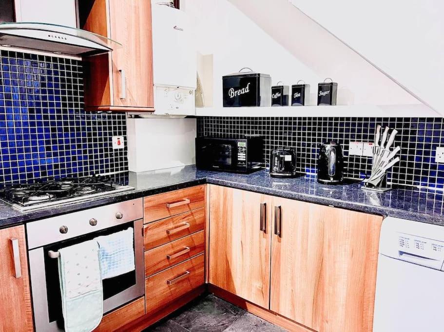 Crown House Two Bedroom Apartment Абърдийн Екстериор снимка