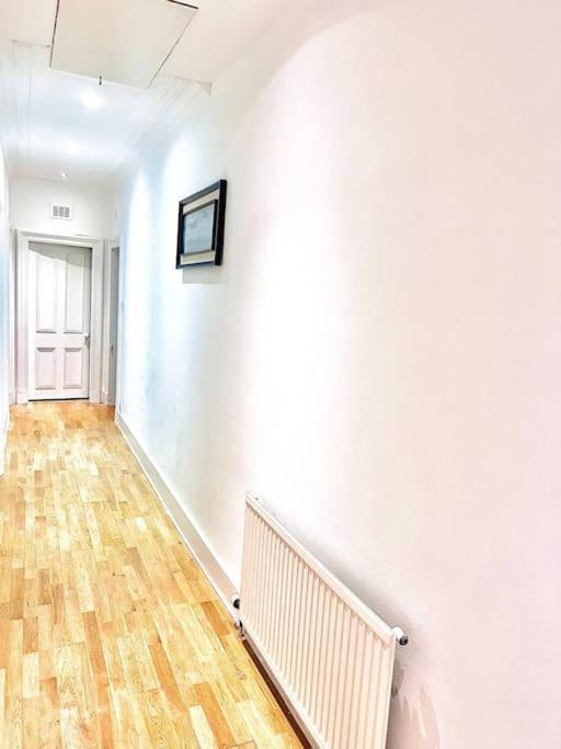 Crown House Two Bedroom Apartment Абърдийн Екстериор снимка