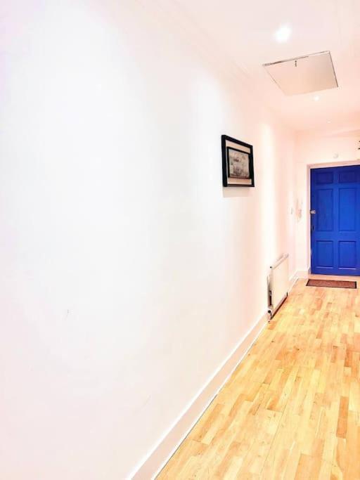 Crown House Two Bedroom Apartment Абърдийн Екстериор снимка